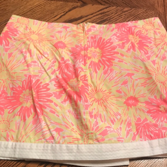 Lilly Pulitzer skort - Picture 2 of 3